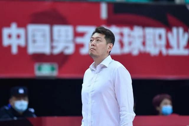 我曾与范德萨和德赫亚合作过，他们永远都不会像库尔图瓦那样去拦截，人们可以说这是门将的失误和错误，但我觉得这只是门将风格和类型的不同。